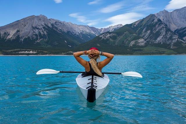 Explorez des mondes inconnus grâce à votre kayak gonflable!