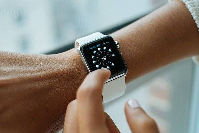 Quelle est la meilleure montre connectée pour les hommes en termes de fonctionnalités?